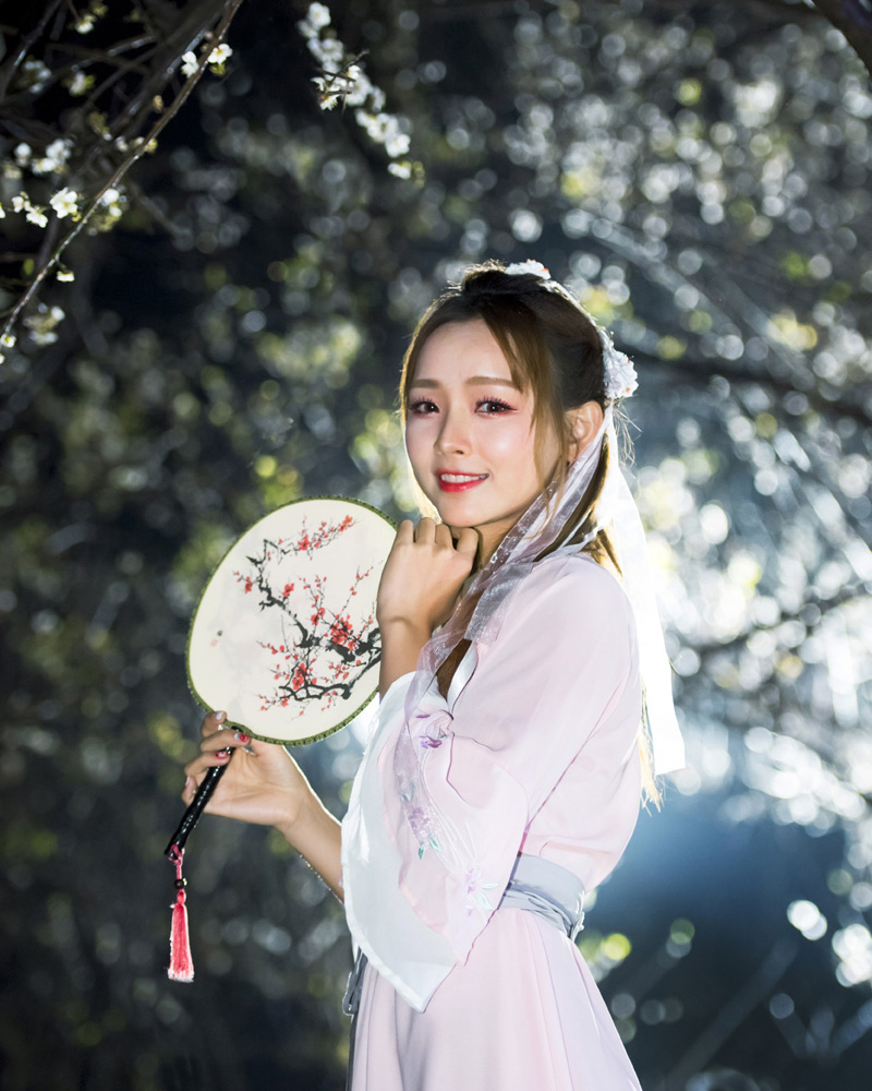 102a-霜雪美人暗自芳.jpg